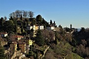 38 Da Monte Bastia vista verso San Vigilio e il suo castello